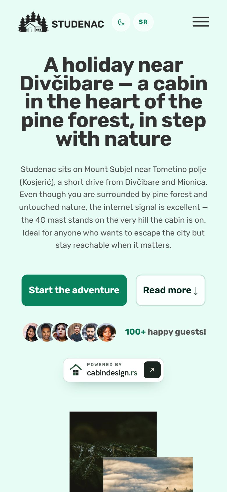 Home page of the Studenac website: a cabin in a pine forest